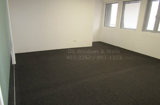black-carpet-white-wall