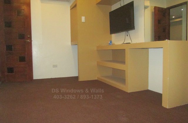 brown-carpet-hotel-room