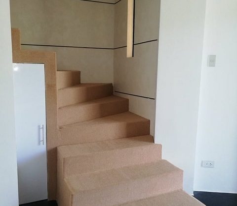 Loop-pile-carpet-beige-stairs