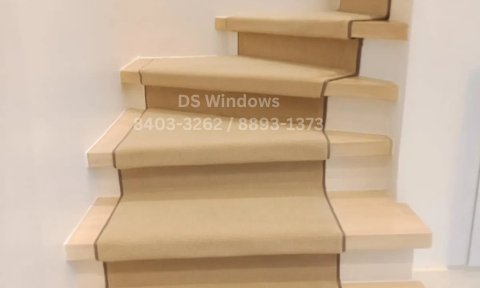 Warm Neutrals: Light Beige Carpet for Bright Wooden Staircases